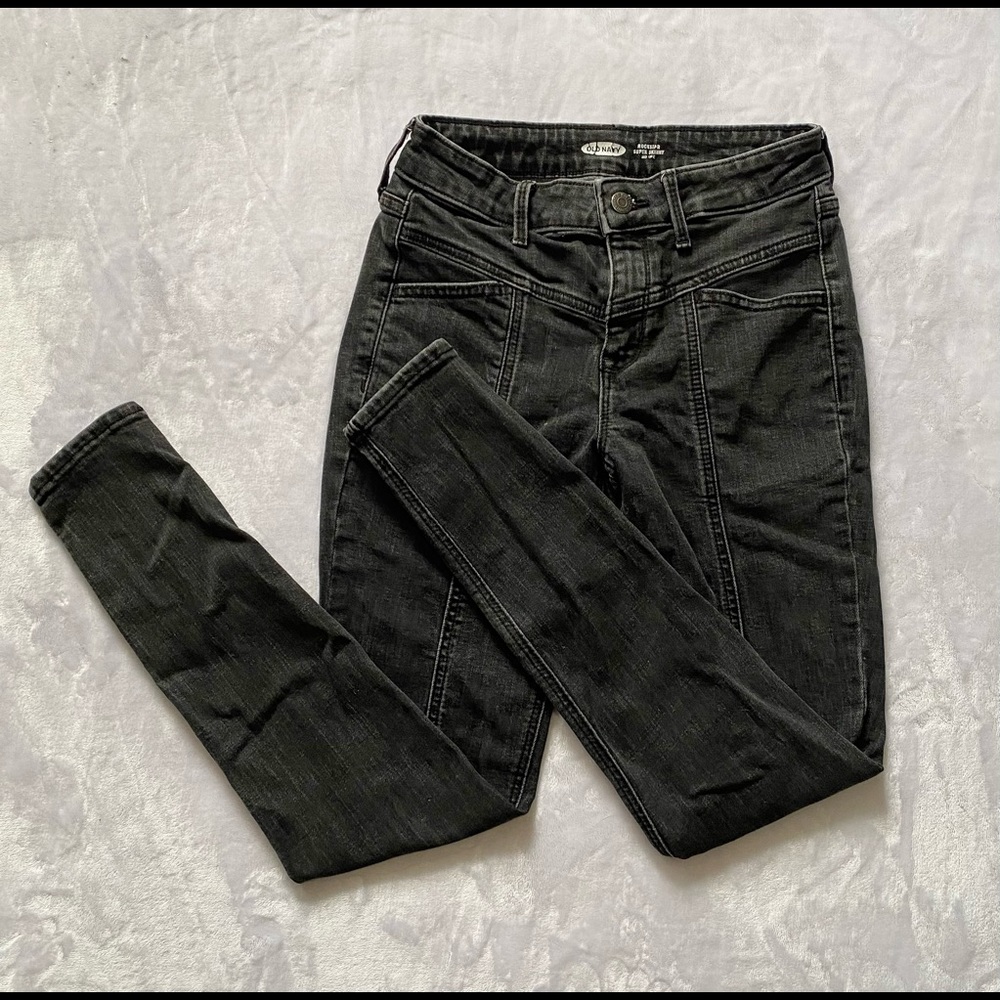 🌸 Lightly Distressed Black Jeans